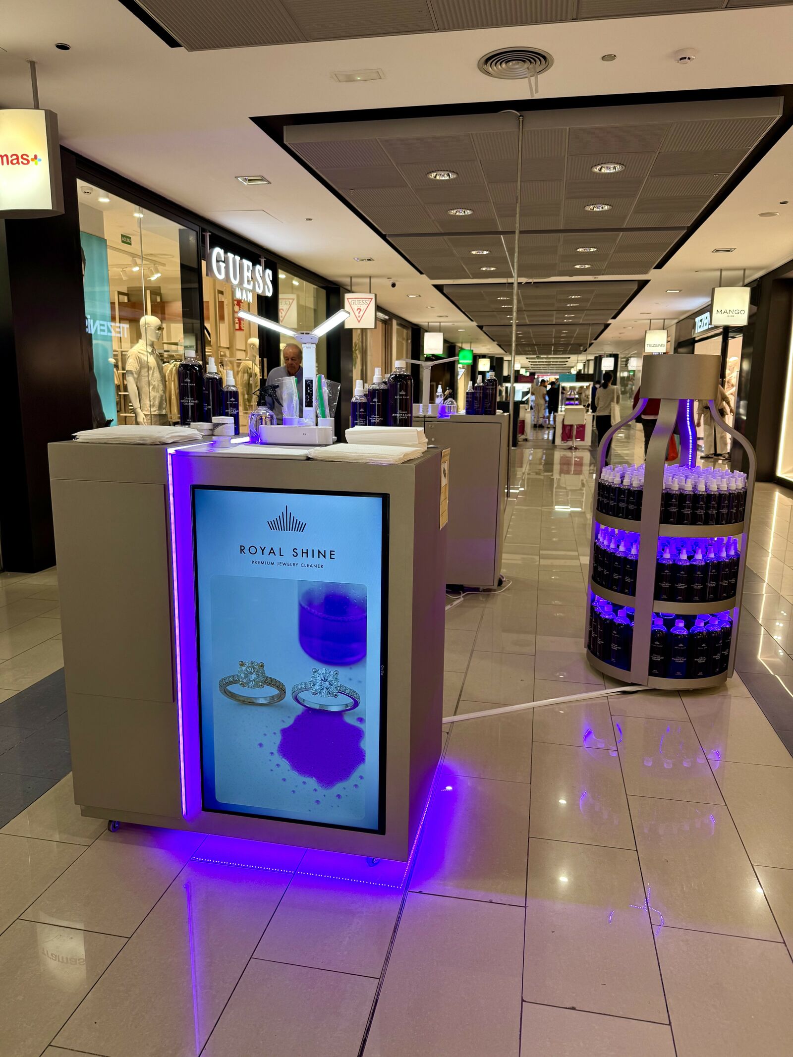Royal Shine store front